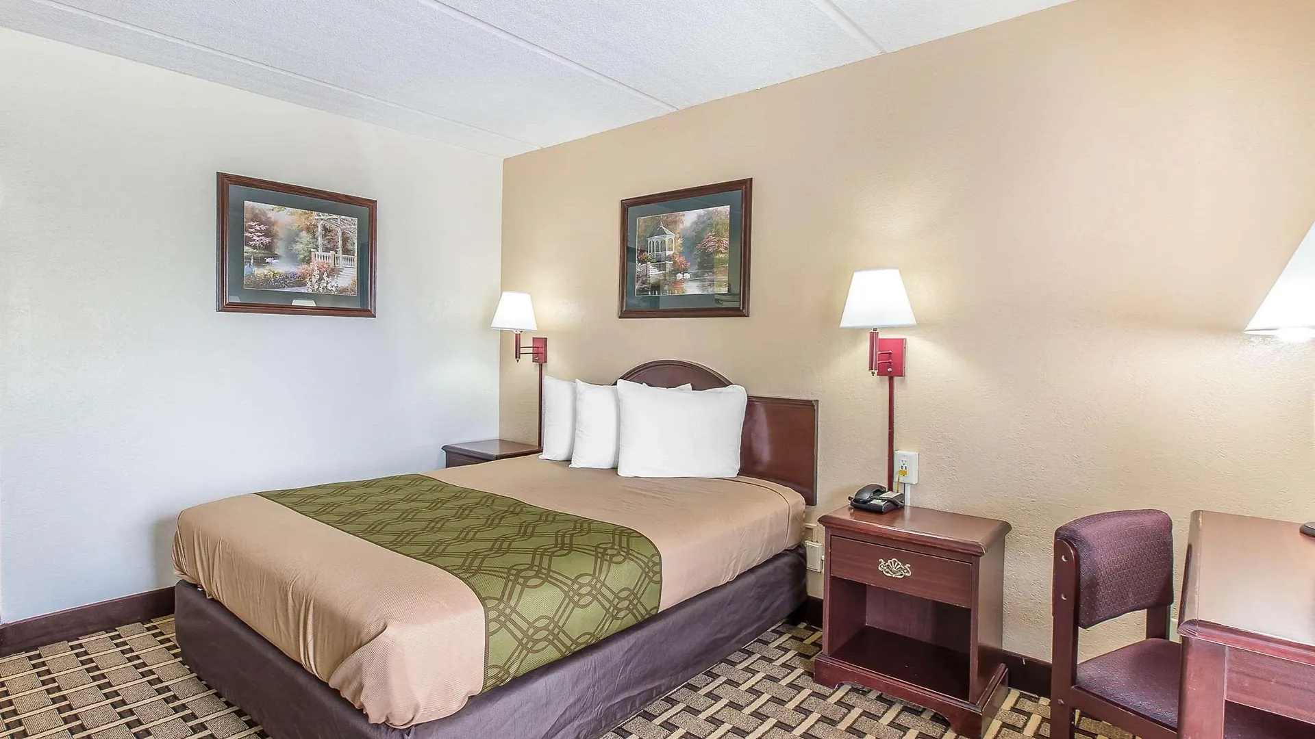 Econo Lodge Midtown Savannah