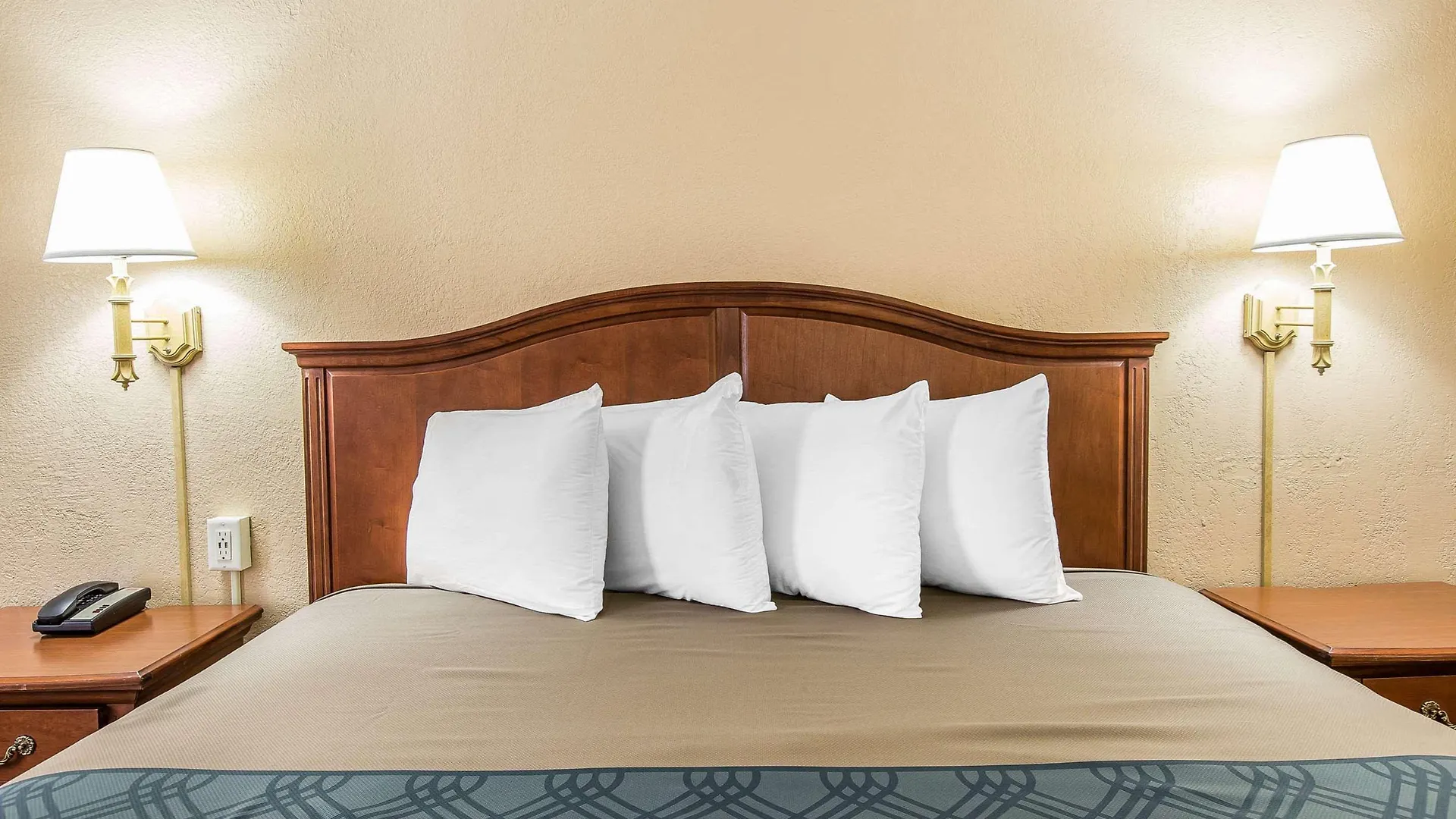 Econo Lodge Midtown Savannah